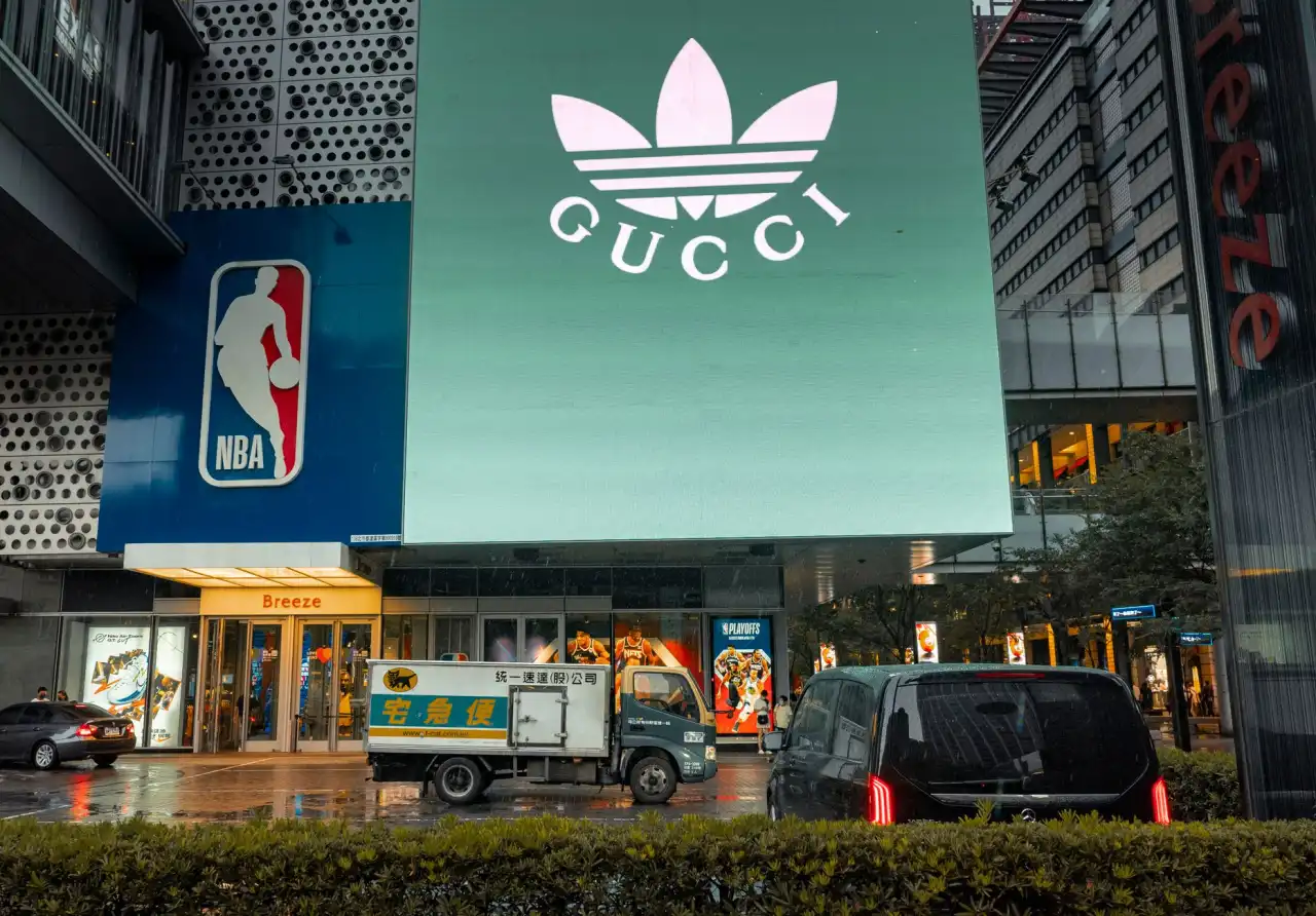 品牌VI设计落地执行要点：从广告物料制作到安装验收全流程管控正文配图 1
