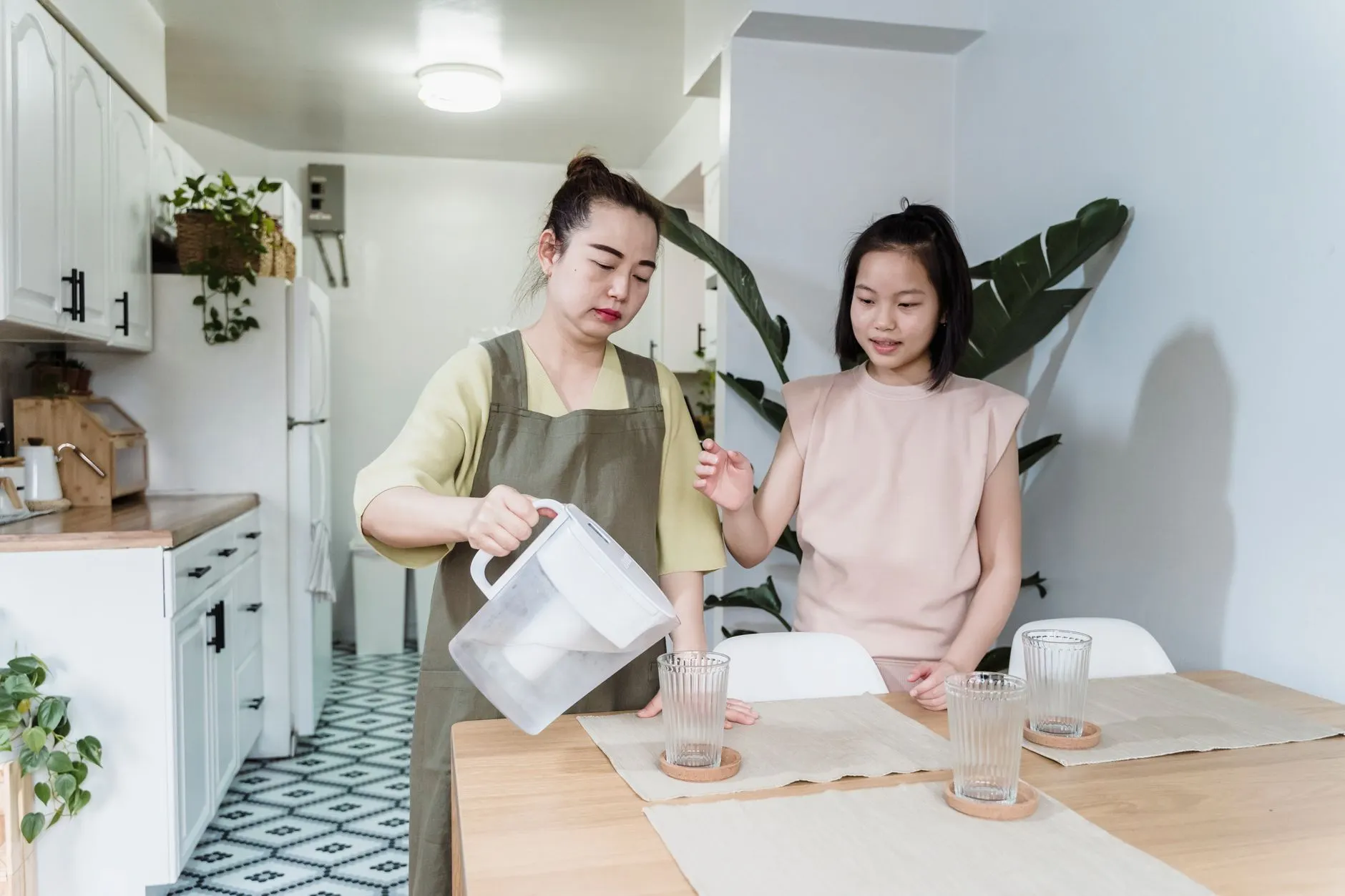 海口广告标识制作工艺升级：UV打印与雕刻技术应用解析