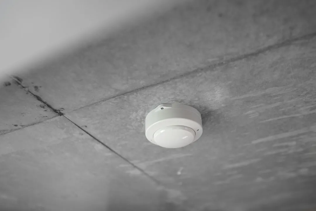 广告设计服务中品牌VI统一性的技术实现方案