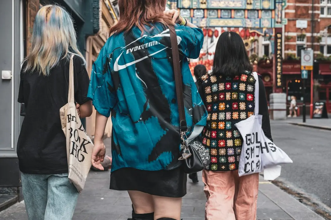 海口广告公司分享：企业品牌VI设计中标识制作材料的选用与工艺对比