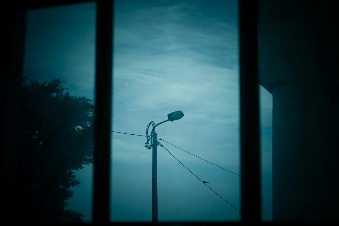 海口广告标识制作工艺对比：UV打印与丝网印刷技术解析
